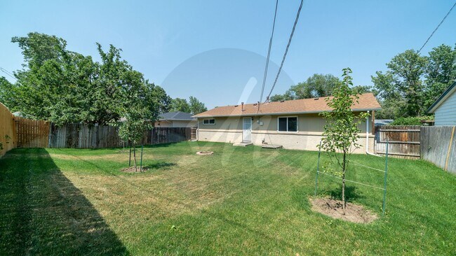 Building Photo - Charming Rancher in Stratmoor Valley