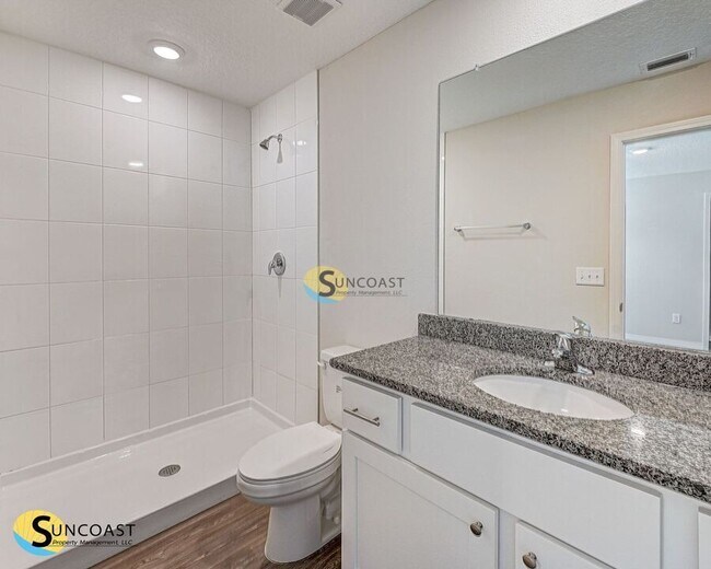 Building Photo - Welcome to Biscayne Villas: Jacksonville's...