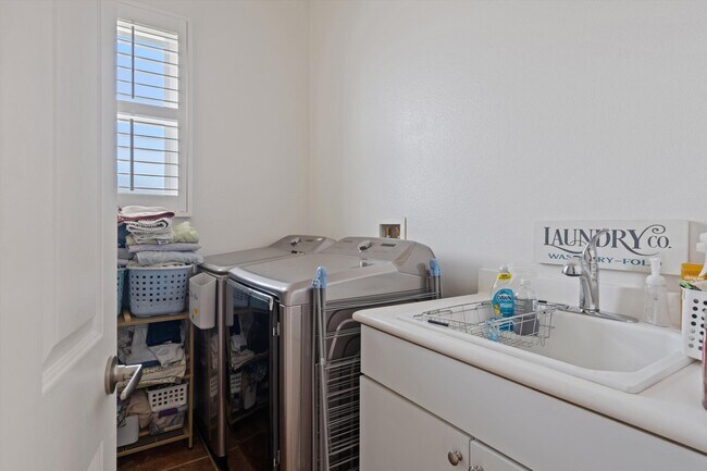 Building Photo - 103 Brisa Dr