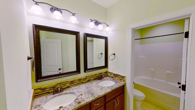Building Photo - Custom 4 BD/2.5 BA Home with Community Pool, Water Access and Day Dock!