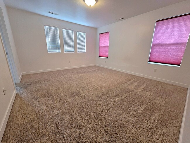 Building Photo - 34 E Legacy Pkwy