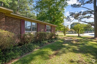 Building Photo - Newley Renovated Duplex in Lillington