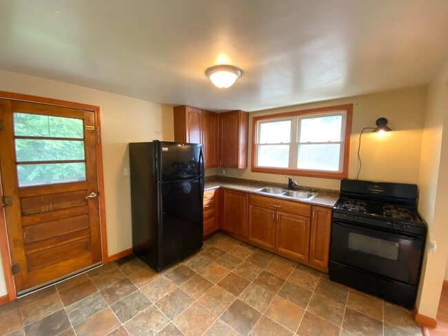 Building Photo - 1 Bed, 1 Bath Home for Rent in East Peoria!