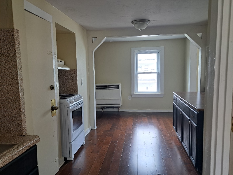 Building Photo - 96 Calmar St