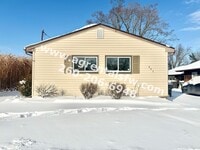 Building Photo - 3 Bedroom House