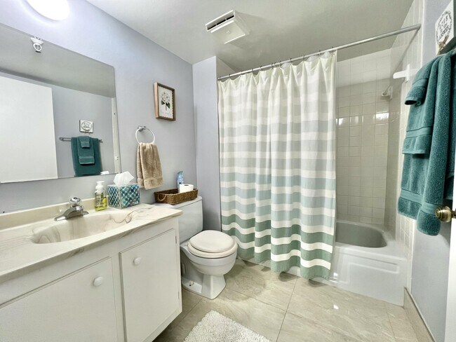 Building Photo - 4570 NW 18th Ave