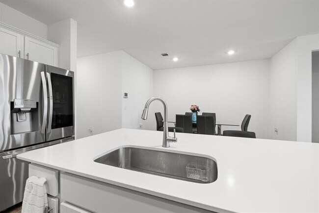 Building Photo - 13725 Lubeck Dr