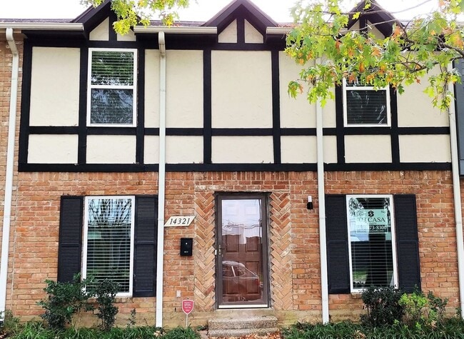 Building Photo - Totally redone 4 bedrooms townhouse.