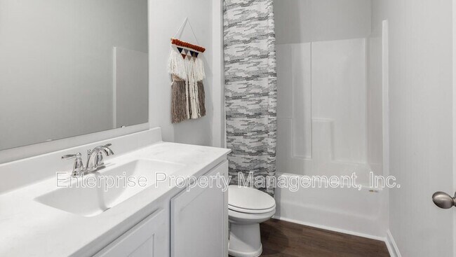 Building Photo - 230 Kipling Dr