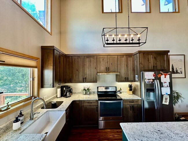 Building Photo - 966 Oak Ct
