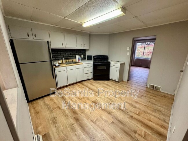 Building Photo - 474 Stang Ave