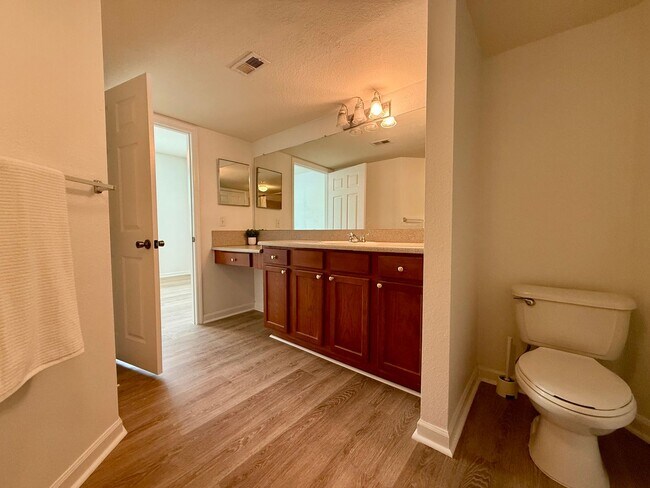 Building Photo - Bright and updated 3-bedroom, 2-bath condo