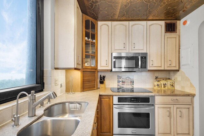 Building Photo - 5380 N Ocean Dr