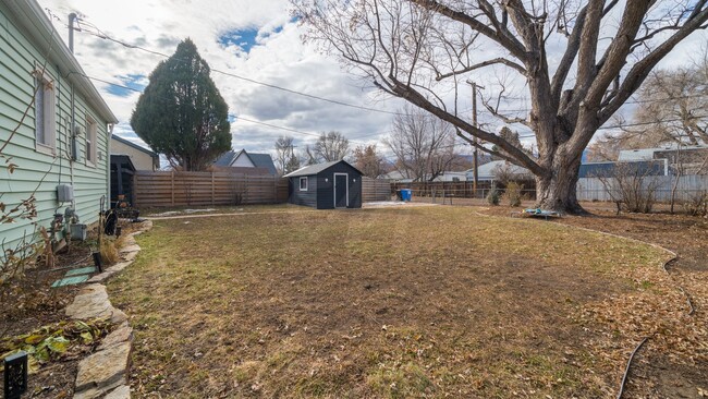 Building Photo - Charming rancher in Bonnyville neighborhood