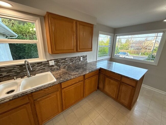 Building Photo - 1740 Glen Creek Rd NW