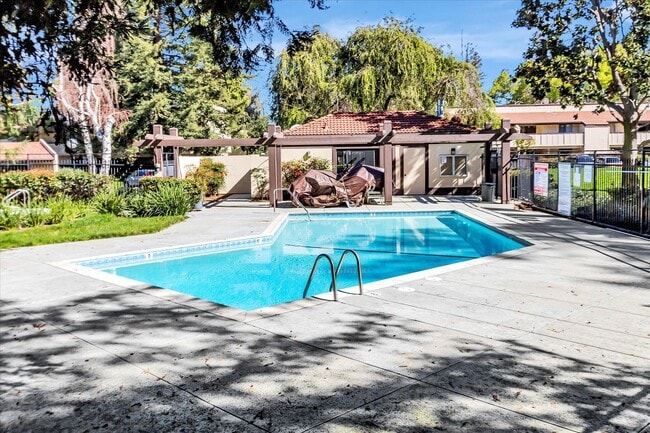 Building Photo - Stylish End-Unit Condo l Private Patio l Community Pool