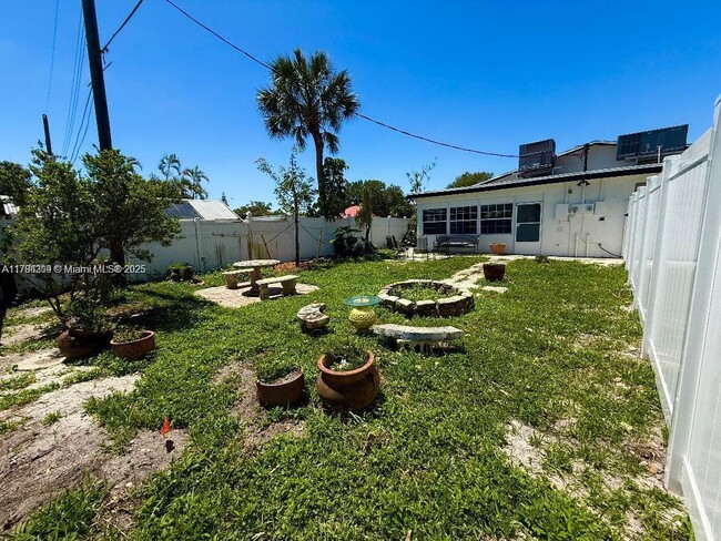 Building Photo - 5160 SW 26th Ave