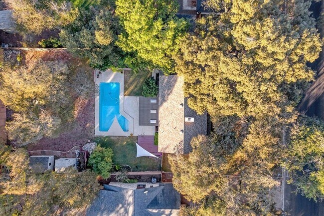Building Photo - 9502 Castlewood Dr