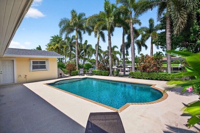 Building Photo - 728 Waterway Dr