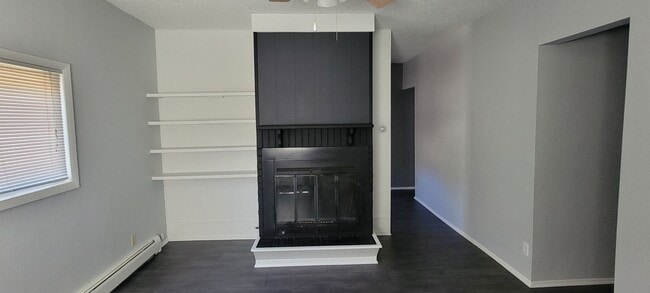 Building Photo - 2 Bedroom Home