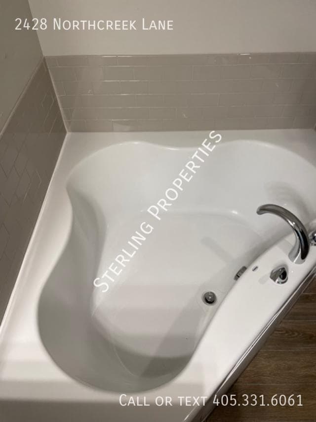 Building Photo - 2428 Northcreek Ln