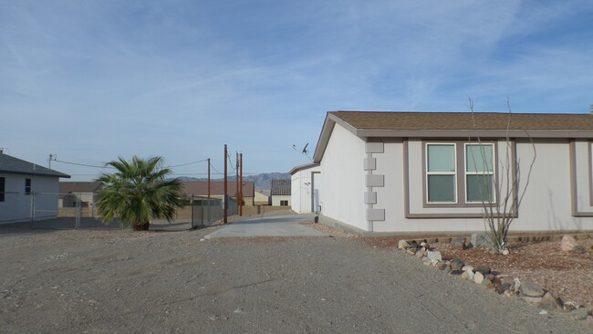 Building Photo - WINTER RENTAL -- 3 Bedroom 2 Bath Home