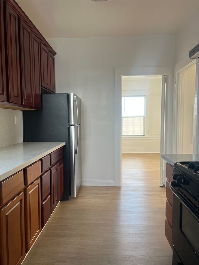 Building Photo - 3542