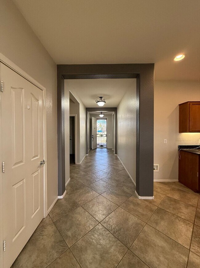 Building Photo - Beautiful 3 Bedroom + Office/Den In Highlands Ranch, Chino Valley