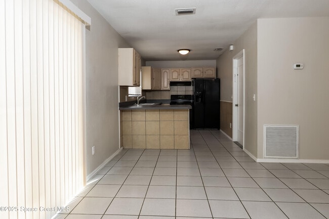 Building Photo - 2252 SE Berkshire Blvd