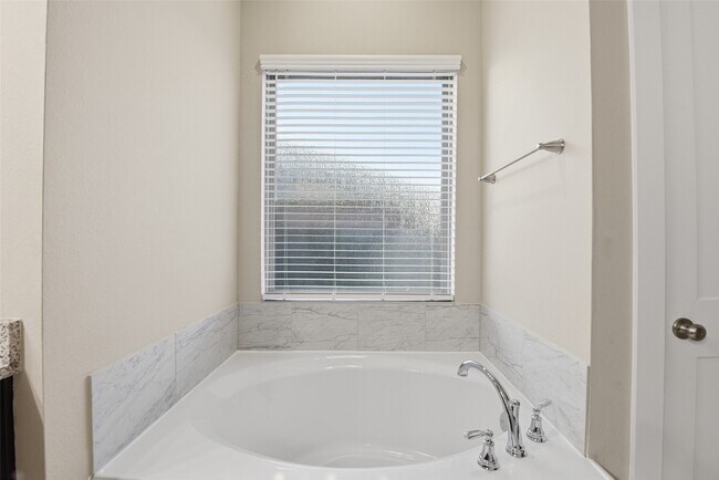 Building Photo - 9515 Willard Dr