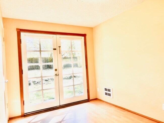 Building Photo - Charming 3BR/1BA w/ 1-car garage, long driveway, fenced yard, wood stove & shed/workshop.