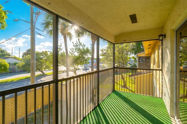 Building Photo - 3065 N Oakland Forest Dr