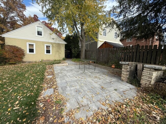 Building Photo - 327 Euclid Ave