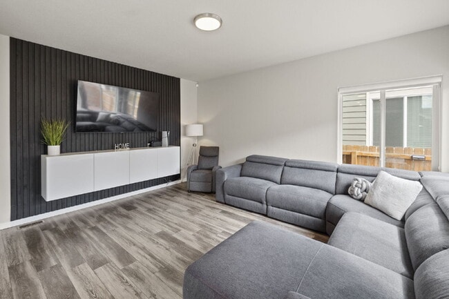 Building Photo - Beautiful 2 story home with 3 bedrooms in desirable Lorson Ranch Community.