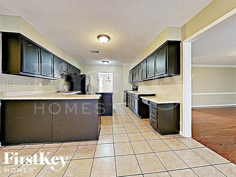 Building Photo - 3718 Old Creek Cove