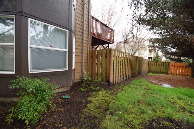 Building Photo - 232 NE 76th Ave