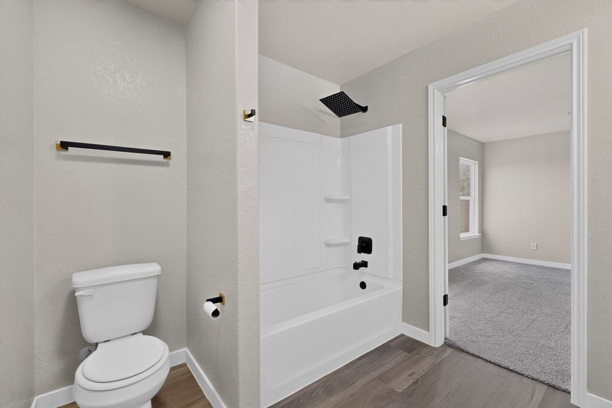 Building Photo - 15018 Silver Tree Cove