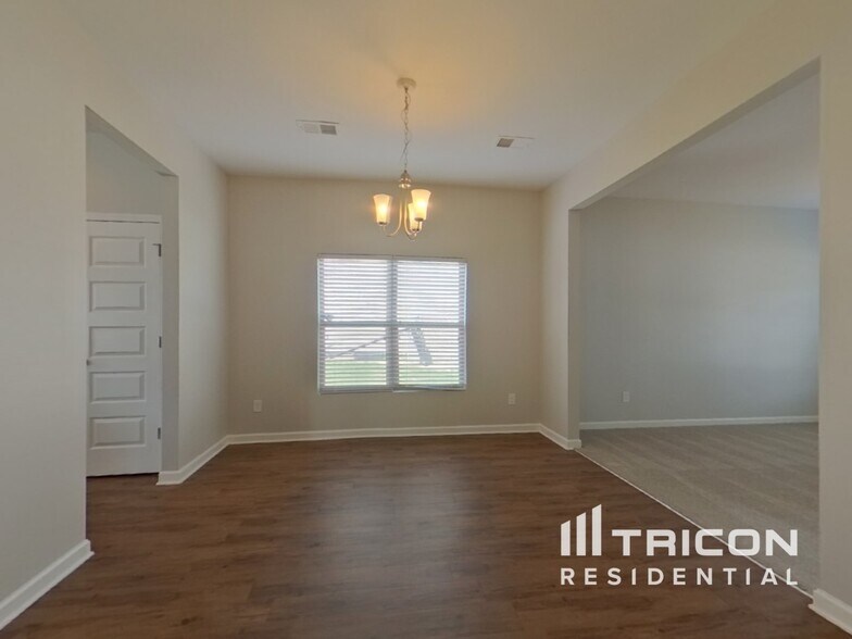 Building Photo - 124 Sims Ct