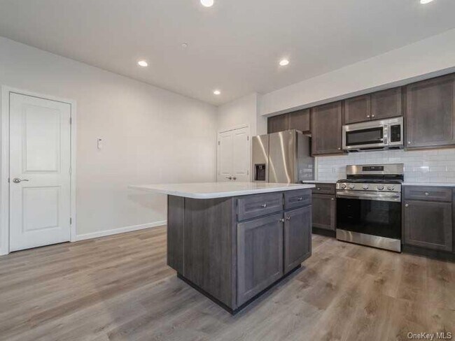 Building Photo - 4 S Hls Wy