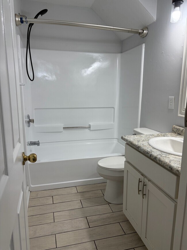 Building Photo - 2052 Darnell Cir