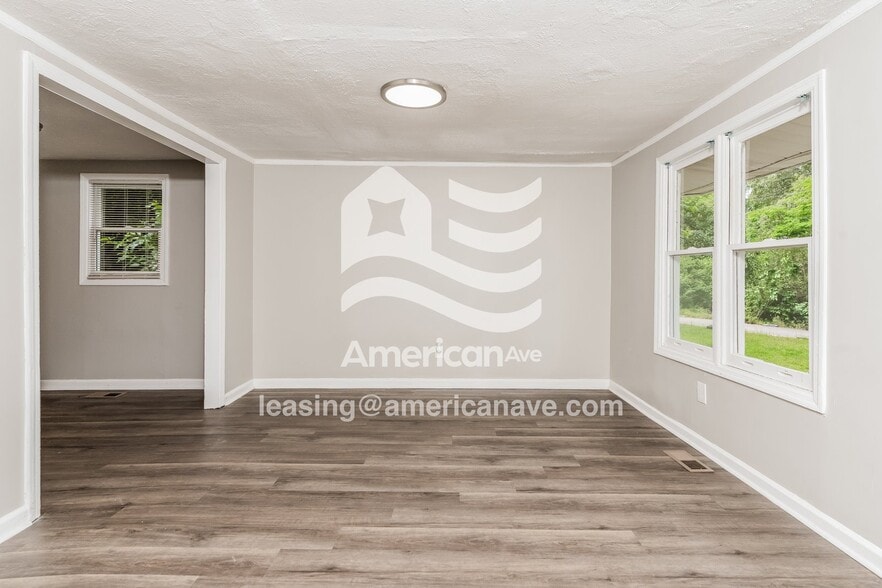 Building Photo - 315 Bay St