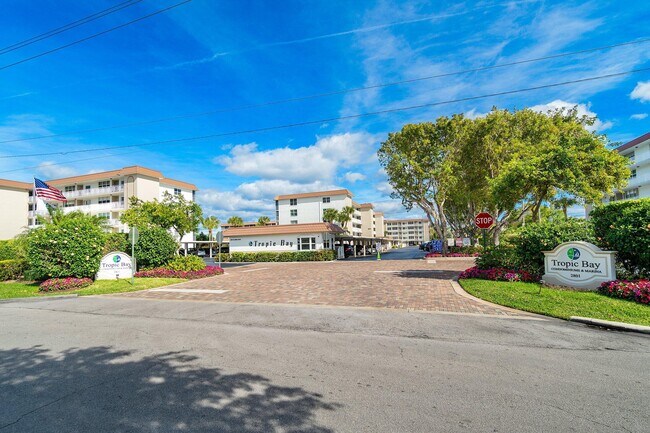 Building Photo - 931 Gardenia Dr