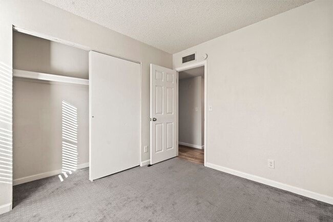 Building Photo - 3032 N Edith Blvd