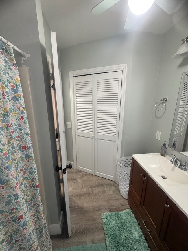 Building Photo - 734 Memorial Dr