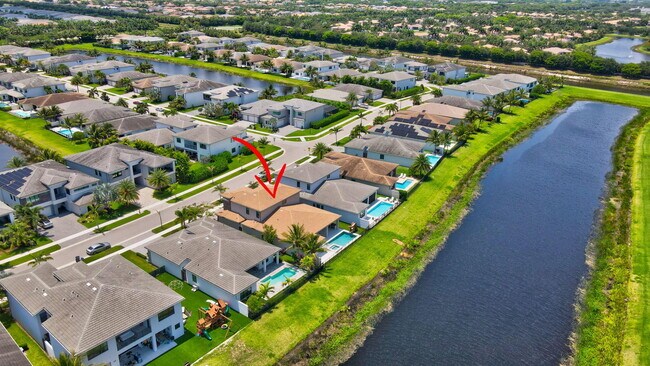 Building Photo - 17112 Aquavera Way