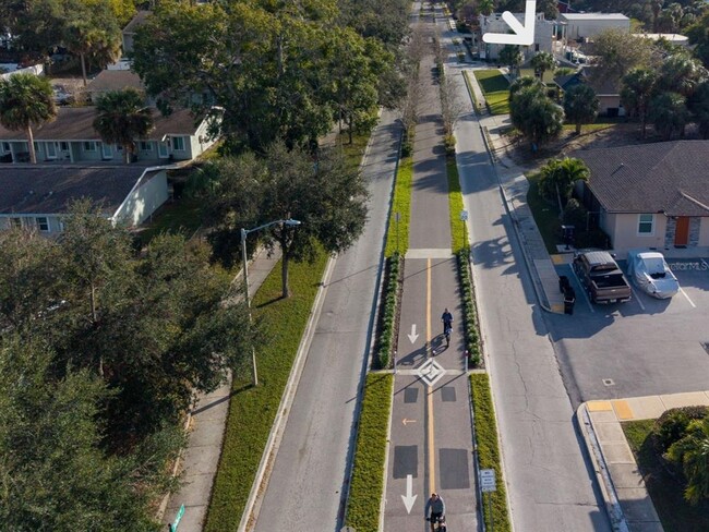 Building Photo - 103 W Park St