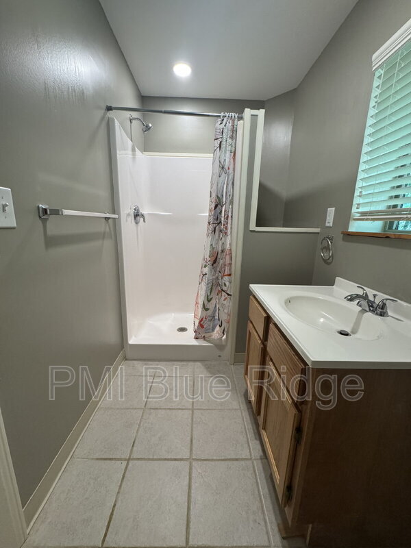 Building Photo - 46 Madison Heights Dr