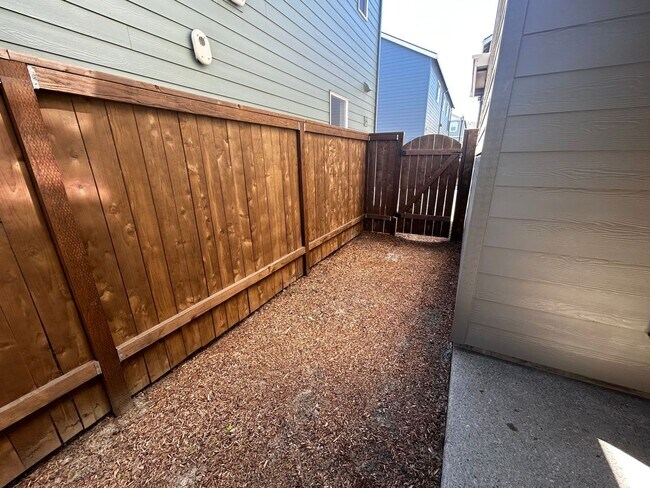 Building Photo - New 4 Bedroom North Plains Home!!!