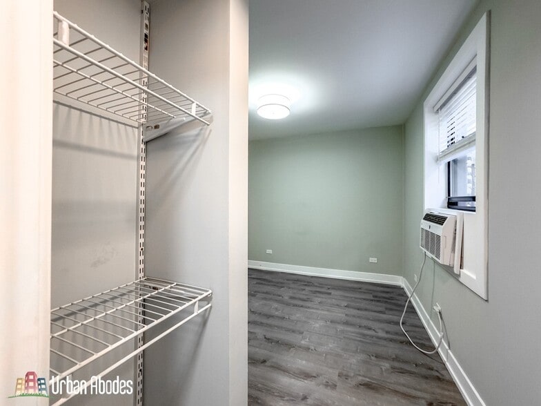 Building Photo - 503 W Belmont Ave