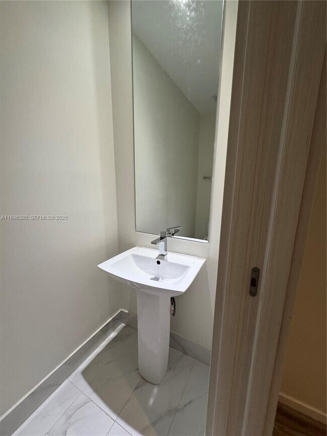 Building Photo - 801 S Miami Ave